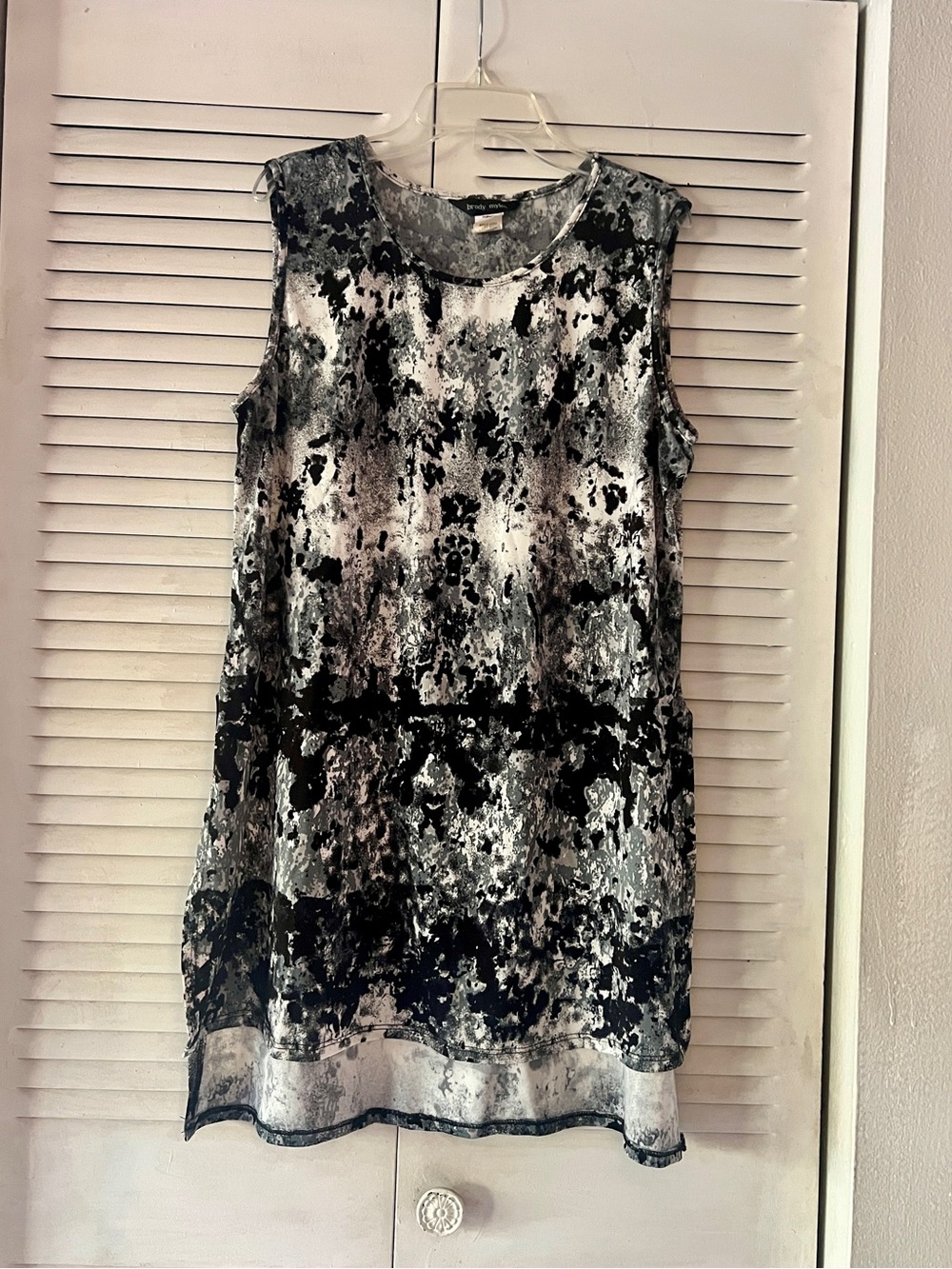 Brody Myles Sleeveless Abstract Print Long Back Top - Black & Gray